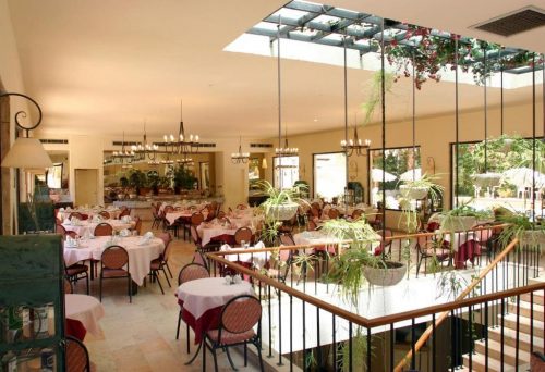 مطعم-الفندق