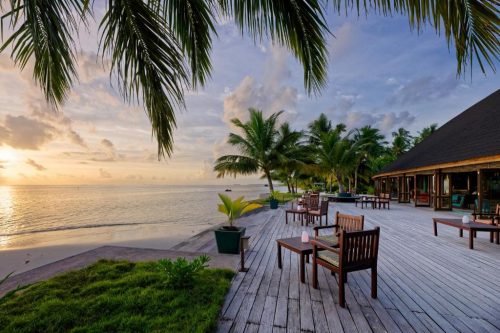 أماكن-جلوس-منتجع-كاناريف-المالديف-جوائز-شركة-الحرية-للحلول-التسويقية-والعقارية