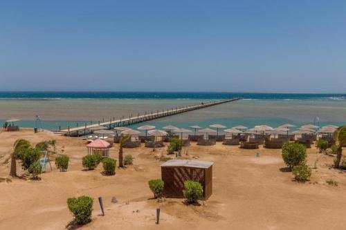 شاطئ فندق دوار العمدة الجونة الغردقة من شركة الحرية للحلول التسويقية والعقارية مدينة نصر
